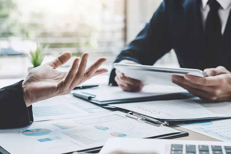 社長面接、適性検査、簡単な筆記試験